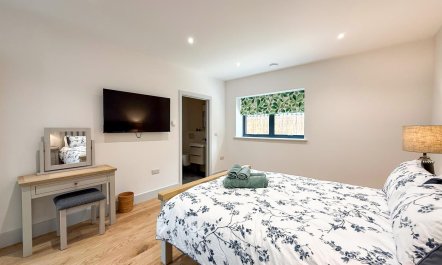 4 Bed in Acton 7