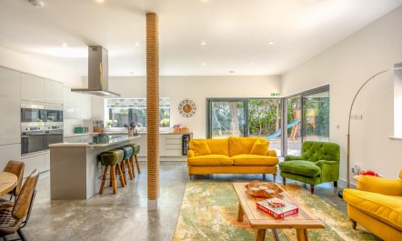 4 Bed in Acton 8