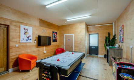 4 Bed in Acton 3