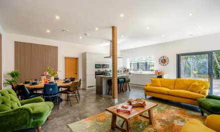 4 Bed in Acton 1
