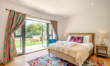 4 Bed in Acton 2
