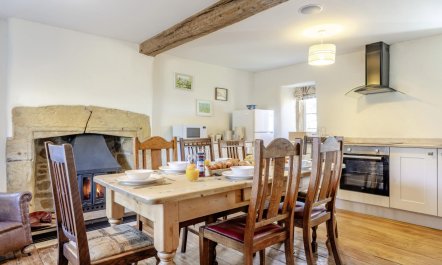 2 Bed in Borrowby 9