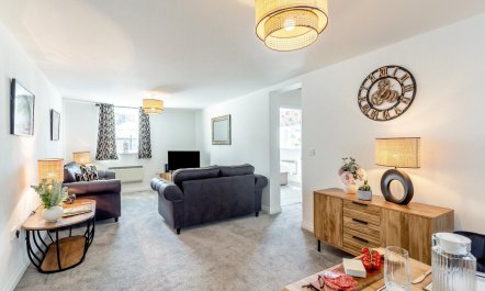 2 Bed in Holmbridge 1