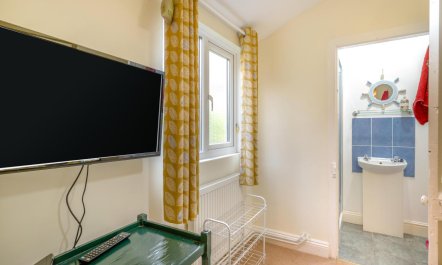 2 Bed in Overstrand 9