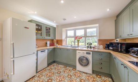 4 Bed in Cwmllinau 7