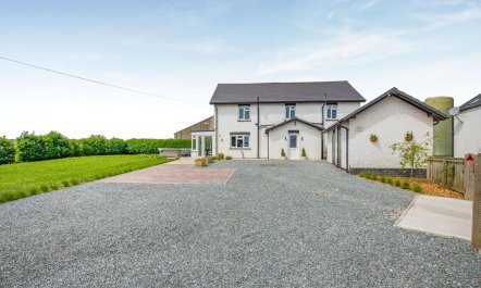 5 Bed in Rudston
