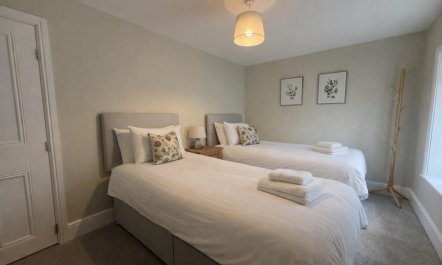 5 Bed in Rudston 4