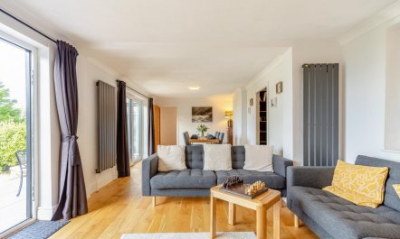 3 Bed in Morcombelake 2