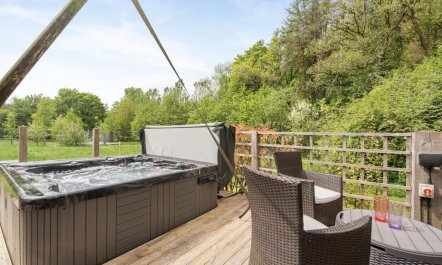 4 Bed in Newcastle Emlyn 1
