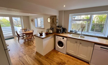 2 Bed in Church Knowle 1