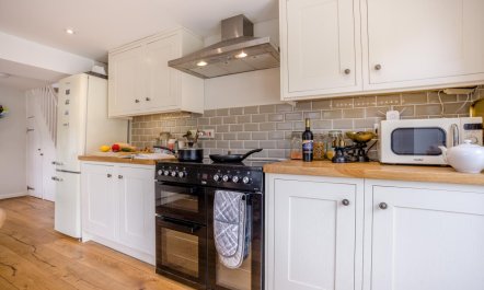 2 Bed in Church Knowle 3