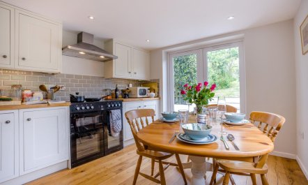 2 Bed in Church Knowle 2