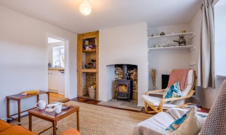 2 Bed in Church Knowle 1