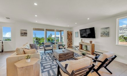 Serene Seaside Villa 3
