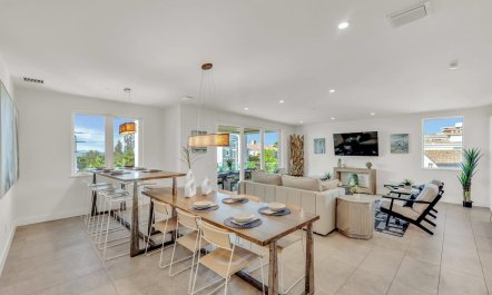 Serene Seaside Villa 8