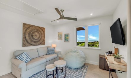 Serene Seaside Villa 6