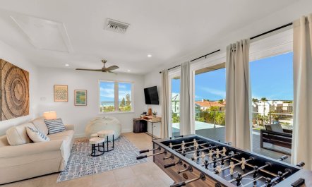 Serene Seaside Villa 4