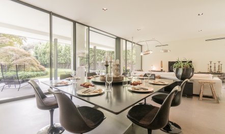 Elegant Lake Manor 9