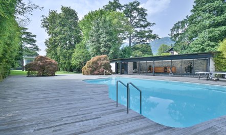 Elegant Lake Manor 2