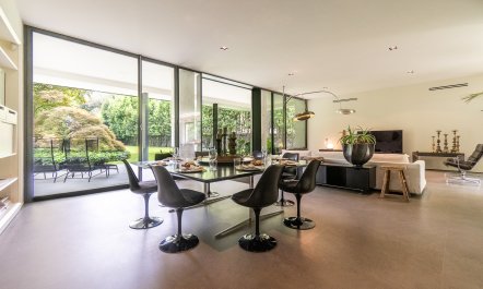Elegant Lake Manor 5