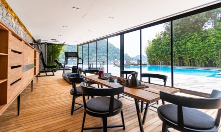 Elegant Lake Manor 6