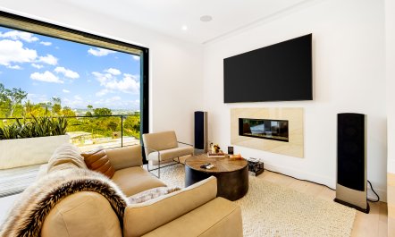 Stylish Peaktop Haven 2
