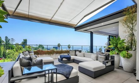Stylish Peaktop Haven 1