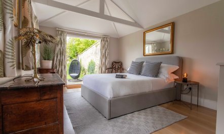 Garden Cottage 6