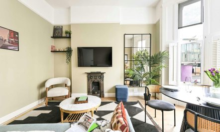 Cheerful Terrace House 1