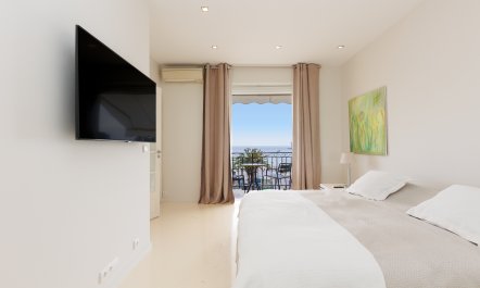 Croisette Balcony 6