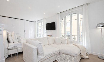 Elegant Harbour Escape 2