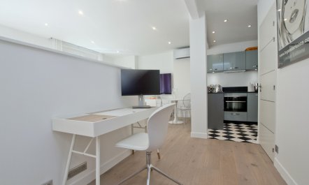 Elegant Harbour Escape 3
