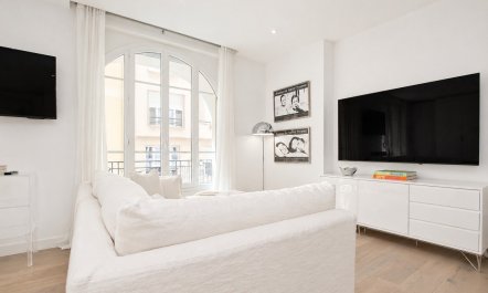 Elegant Harbour Escape