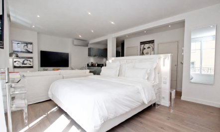 Elegant Harbour Escape 5