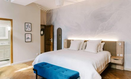 The Proven&ccedil;al Charm 9
