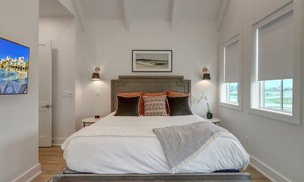 Waterside Getaway 7