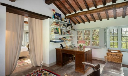 Elegant Tuscan Courtyard 6
