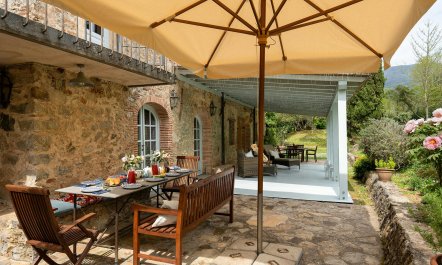 Elegant Tuscan Courtyard 2