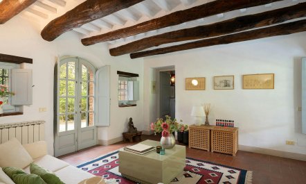 Elegant Tuscan Courtyard 1