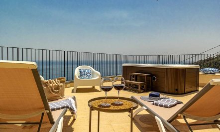 Charming Sea Views 3