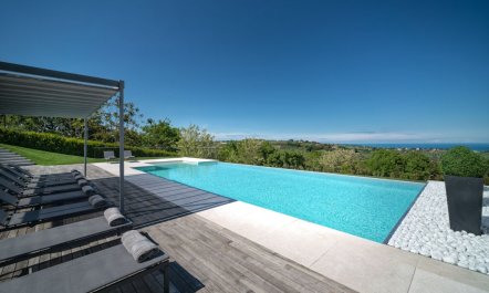 Marche Breeze 2