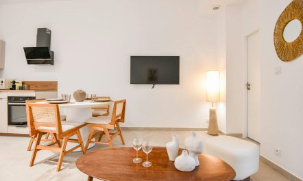 Elegant Azure Spot 4