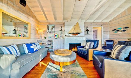 A Seaside Jewel 8