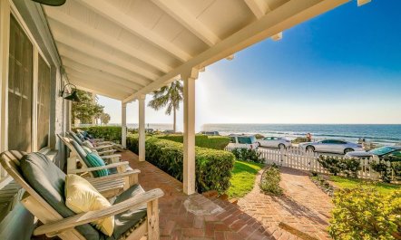 A Seaside Jewel 1