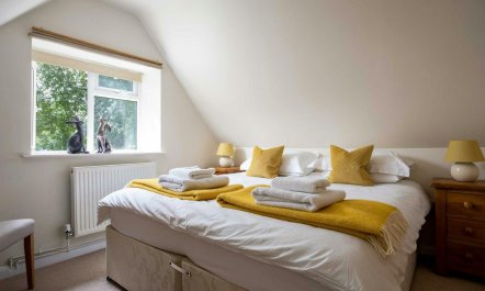 Cotswold Escape 8