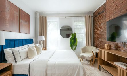 Yorkville Chic 1