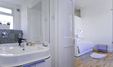 Upper Garden Suite 5