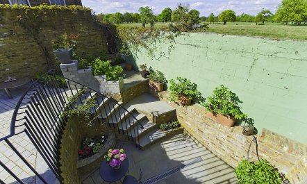 Lower Garden Suite 2