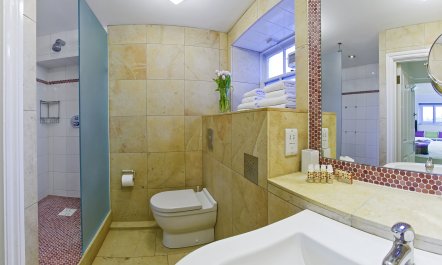 Lower Garden Suite 6