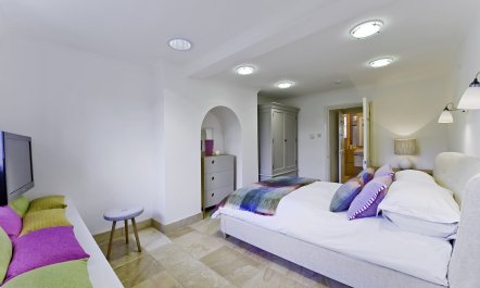 Lower Garden Suite 5